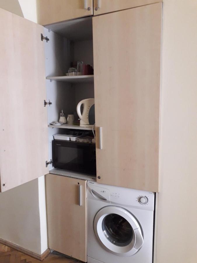 Small Room With A Private External Bathroom คอนัส ภายนอก รูปภาพ
